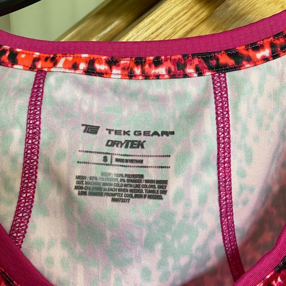 3 Tek Gear Workout Tanks - Picture 8 of 9